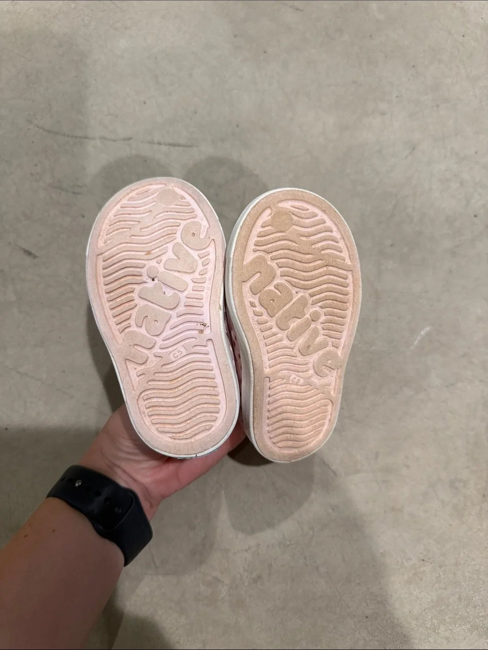 Native Toddler Water Shoes in Light Pink Size 5/5c